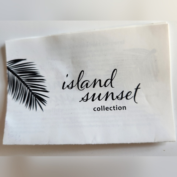 BeautiControl Island Sunset Gift Set - Picture 3 of 9